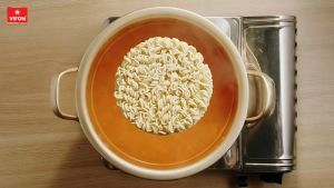 [VOUCHER 15%] Thùng 24 gói Mì Trộn Trứng Muối Cay VIFON 105g/ Gói