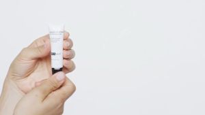 PCA Skin Ideal Complex Revitalizing Eye Gel (14g) - A gel that firms and lifts skin around eye area for all skin types