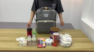 กระเป๋าแม่ลูกอ่อน-กระเป๋าใส่ผ้าอ้อม-ขยายเป็นเตียงพับสําหรับทารกได้-สินค้าอยู่ไทยพร้อมส่ง