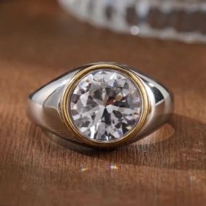 Simple Style Two-Color Wide-Edge Inlaid Ring Made of Copper for Ladies Jewelry. Suitable for Daily Wear and for Office Attire.