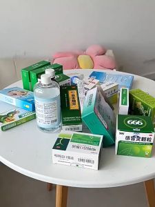 สามัญประจำบ้าน กล่องใส่ยา ความจุสูง พร้อมที่จับ กล่องยา เอนกประสงค์ การออกแบบพื้นที่สามชั้น ป้องกันความชื้น ฝุ่น โปร่งใสและมองเห็นได้