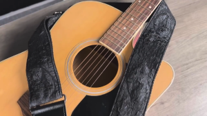 LEKATO LGS-7 Guitar Strap 2.5″ Wide Bass Strap Anaglyph Embossed Floral Pattern Electric Guitar Strap with Picks & Locks