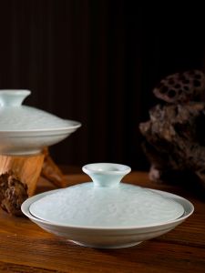 Luxurious Carved Ceramic Plate with Lid Jingdezhen Chinese Style Retro Carved Vegetable Plate Relief Jade Porcelain Dishware