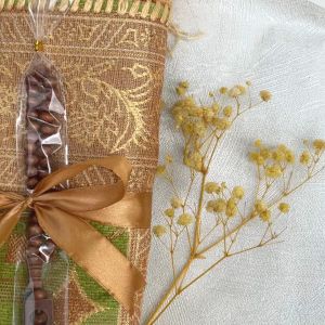 Sajadah Pastel Emas & Tasbih Kayu Gratis: Bingkisan Souvenir Tahlilan & Kado 40 Harian Umroh Haji