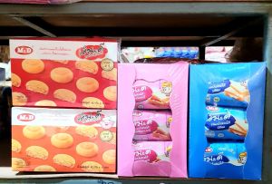 M&Dขนมเปี๊ยะแป้งบางใส้แน่นๆและปังแผ่นสอดไส้หอมอร่อย(12ชิ้น/กล่อง)