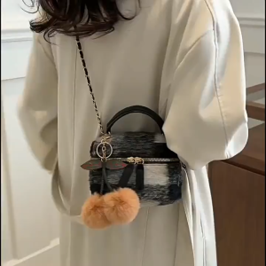 (PROMO) Tas Bulu Selempang Wanita Import Slingbag Cewek Import Sling Bag Slempang Cewek FREE GANCI