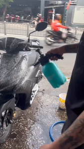 Combo 5 Món Rửa Xe Tại Nhà Gồm Xà Bông 1L Kèm Chổi Cọ Khăn Găng Tay San Hô Bàn Chải Đa Năng