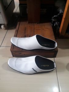 SEPATU SELOP HABIB BAHAR SEPATU PUTIH / SEPATU BUSTONG
