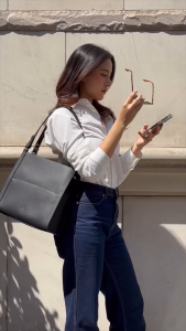 Tocco Toscano รุ่น Mae Boxy Tote กระเป๋าหนังแท้ ทรงโท้ท สะพายไหล่ จุของได้เยอะ น้ำหนักเบา