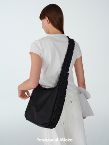 Yamaguchi Mioko Eco-Friendly Recycled Nylon Pleated Commuter Bag Large Capacity Slant Computer Bag Black Korean Style Womens Handbag