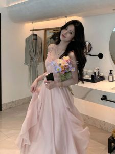 ชุดราตรีคอฮอลเตอร์ยาวหรูหราสำหรับงานแต่งงาน ชุดราตรีเซ็กซี่เอวสูง แขนกุด สีสันสดใส ชุดราตรีผู้หญิง