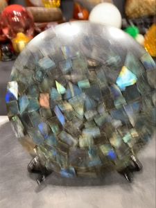 labradorite #johorbahru #crystal #拉长石 🌈彩光🍊橘光💯天然拉长石片 17.5cm↔️ 美容石之称 改善睡眠、减压 直径diameter : 17.5cm 重weight: 0.35kg 📍Johor Bahru 区可自行取货或邮寄服务