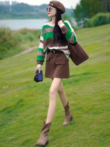 เสื้อสเวตเตอร์ถักลายทางหลวมๆ สำหรับผู้หญิง ฤดูใบไม้ร่วง 2025 ใหม่ ลำลอง แฟชั่น แขนยาว ปกติ คอตั้ง ปกติ