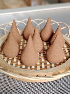 (12 Cones) Pure Sandalwood Backflow/Waterfall Incense Cones 倒流香 100% Handmade 100% Natural - Positive Energy Calm and Meditation