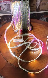 Thùng 100m dây LED nháy đuổi 2835 với 2 hàng LED tích hợp 6 màu LED khác nhau + 1 cục nguồn nháy đuổi 2835 (Combo)