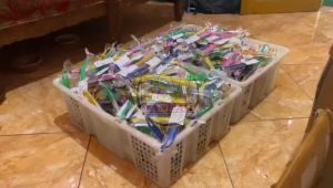 ( isi 50 pcs ) Souvenir PISAU SERUTAN kemas PLASTIK Kartu Ucapan Suvenir Murah Makassar