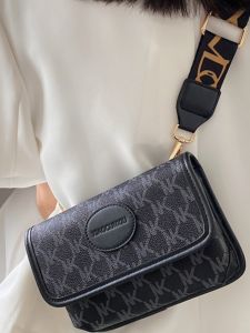 MK DA กระเป๋าสะพายข้างผู้หญิงแบบพกพา กระเป๋าสะพายข้างทรงสี่เหลี่ยมเล็กพิมพ์ลายวินเทจแบบลำลอง สายสะพายไหล่กว้าง กระเป๋าสะพายข้างแบบสะพายข้าง