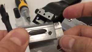 Wahl ใบมีดฟันปัตตาเลี่ยน ฟันบน + ฟันล่าง (2 ชิ้น) รุ่น B-105 ขนาด 4.5 ซม. (45 มม.) สำหรับเปลี่ยนกับ รุ่น 2170 2171 21601 21601 8120 9305-308 ของแท้!!! - สีเงิน