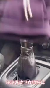 【Cute Plush】Car Gear Shift Cover Universal Gear Shift Stick Cover Cute Hoodie Design Easy to Install Suitable for Manual/Automatic Cars