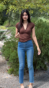 กางเกงยีนส์ผู้หญิง กางเกงยีนส์เอวสูง กระบอกเล็ก กางเกงแฟชั่น ผ้ายืด สีฟ้า สีดำ 💥จัดส่งในไทย💥