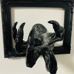 Halloween Decorative Gothic Witchs Hand Statues Creative Resin Ornament Aesthetic Wall Keys Hanging Rack Bag Hangers Wall Art Sculptures Home Decor