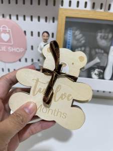 JIGLIE SHOP WOODEN BEAR SHAPE BABY MONTHLY MILESTONES