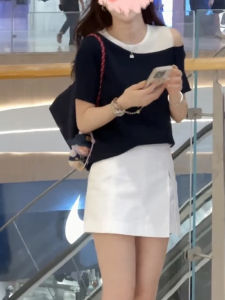 Shalldoer | Bộ Hai Mảnh Off-Shoulder Màu Khối Với Quần Short Xòe A-line Không Đều