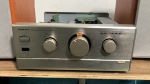 bán  Amply nghe nhạc đời vip Onkyo  A -  911M LTD  bãi nhật CS 130w  hát rất tốt rất khoẻ hàng bãi nhật về