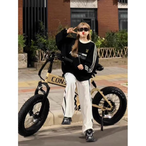 หนาขึ้น เสื้อฮู้ดแขนยาว เสื้อสเว็ตเชิ้ต ผู้หญิง Loose Fit ฤดูใบไม้ร่วง ฤดูหนาว ผ้าขนแกะ เรียงราย สตรีทสไตล์ คอกลม เสื้อสวม เสื้อแจ็คเก็ต