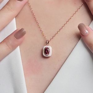 Gemondo สร้อยคอพร้อมจี้เงินแท้ 925 ชุบโรสโกลด์ 18K ประดับพิงค์ทัวร์มาลีน (Pink Tourmaline) : จี้โรสโกลด์ จี้พลอย