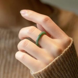 ที่มีใบรับรองที่เรียบง่าย ธรรมชาติหยกถั่วสีเขียวชายและหญิงแหวน Y1R