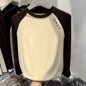 เสื้อยืดคอกลมปักลายสองหน้าทรงเข้ารูปสำหรับผู้หญิง เสื้อเชิ้ตทรงเข้ารูปพื้นฐานสำหรับฤดูหนาวปี 2023 เสื้อผ้าทำงานสไตล์เกาหลี