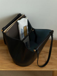 Luxury Black Leather Tote Bag Large Capacity Shoulder Bag Commuter Underarm Bag Womens Style Summer Fashion Handbag