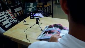 กล้องวิดีโอขนาดเล็กกะทัดรัด GroudChat กล้องบันทึกวิดีโอความละเอียดสูง 1080P จัดส่งเร็ว มี 2 สี ดำกับชมพู