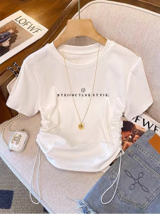 สไตล์อเมริกัน สีดำ เสื้อยืดแขนสั้นผู้หญิง ฤดูร้อน บาง ดีไซน์ Sense พลีท เอว พรางหุ่น เซ็กซี่ สั้น เสื้อท่อนบน