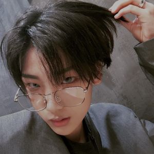 Internet celebrity men with short hair Korean version handsome mens hairstyles fashionable and handsome mid cut face trimming bangs wig covers