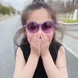 Kacamata hitam telinga kucing anti ultraviolet UV400 cocok untuk anak laki laki dan perempuan