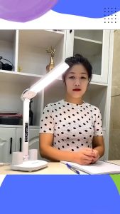 Đèn bàn học bảo vệ mắt ánh sáng 3 màu có thể tăng giảm độ sáng dung lượng pin 3200mA tích hợp đồng hồ xem giờ hiển thị nhiệt độ ngày tháng