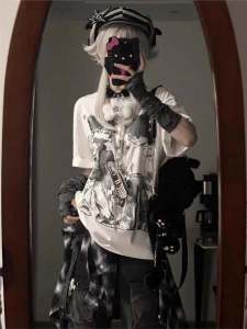 เสื้อยืดแขนสั้นพิมพ์ลายการ์ตูนย้อนยุคสไตล์ญี่ปุ่นและเกาหลีสำหรับผู้หญิงในช่วงฤดูร้อน ทรงหลวม เสื้อตัวบนสุดเก๋ไก๋