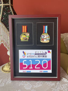 Marathon Medal Display Frame Keep Honor Award Badge Three-Dimensional Hollow Photo Frame Table Collection Storage Box