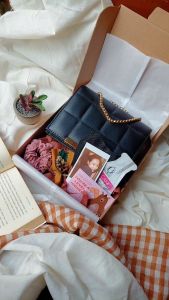 Hampers Kado cewek Tas Bahu Jiya - Giftbox Ulangtahun Wisuda Wedding by Mocchiato