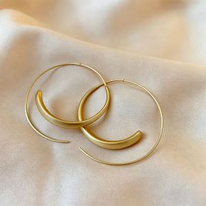 1 Pair of Minimalist Matte Gold C-Shaped Large Hoop Earrings with Double-Layered Curved Design Versatile for Commuting