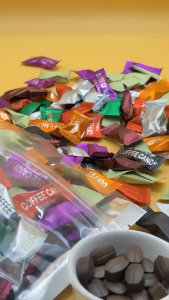 ลูกอมกาแฟรสเข้ม เคี้ยวเพลิน หอม หวานกำลังดี เหมาะสำหรับพนักงานออฟฟิศ นักศึกษา คนทำงานดึก