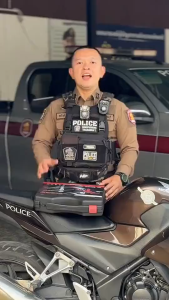 ชาจแบต 12v jump start รถยนต์ แบตเตอรี่สำรองและเครื่องสตาร์ทรถ 99800mAh สตาร์ทรถการชาร์จไฟเร็ว แสงฉุกเฉิน