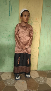 PAKET LENGKAP SETELAN SARKOCI ANAK USIA 3-14 TAHUN BAJU KEMEJA LENGAN PANJANG SARUNG INSTANT MOTIF SARWON PLUS KOPIAH PECI