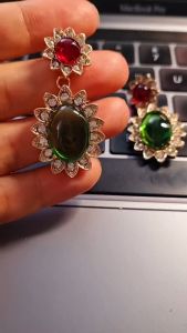 Bông tai hoa đá thiết kế hình 2 bông hoa xanh và đỏ mẫu mới nhất phụ kiện thời trang cao cấp cho nữ