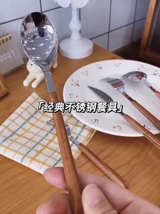 Sendok Garpu Pisau Makan Bahan Stainless Bergaya Minimalis Dengan Gagang Kayu