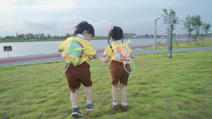 【SG in stock】Dinosaur Unicorn Backpack Water Gun Summer Outdoor Artifact