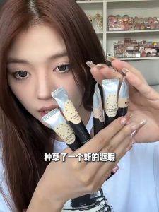 Foreverkey concealer Liquid Repairing Pen Moisturizes and covers spots lacrimal grooves black circles acne marks on the face