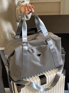 กระเป๋าเดินทางน้ำหนักเบาสำหรับผู้หญิง กระเป๋าถือเดินทางแบบพกพาได้ กระเป๋าเดินทางแบบสะพายไหล่สำหรับเด็กและเยาวชน กระเป๋าเดินทางแบบมีซิปในกระเป๋าเดินทาง